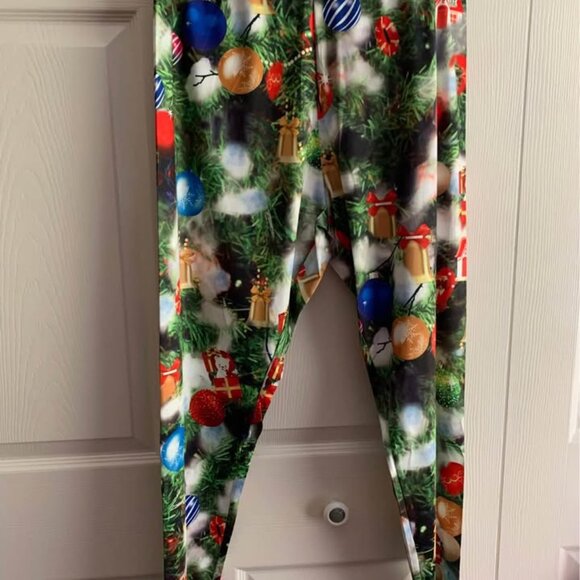 Ladies size 1X Christmas Leggings - Picture 5 of 10
